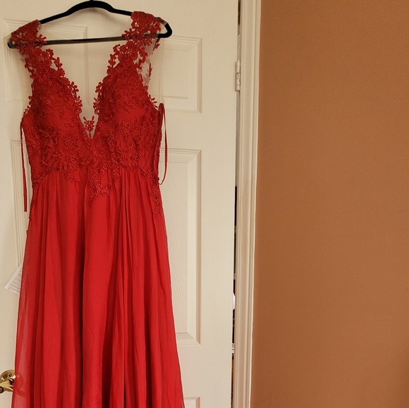 Catherine  Deane Gown - Picture 4 of 13